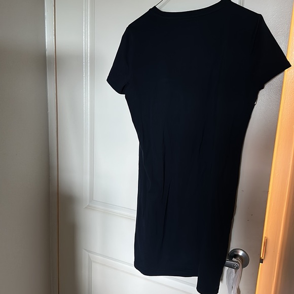 Tommy Hilfiger - Picture 2 of 2